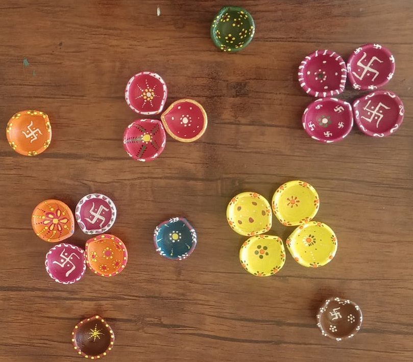 Hand Painted Terracotta Diyas for Diwali Decor (Pack of 4) thumbnail 8